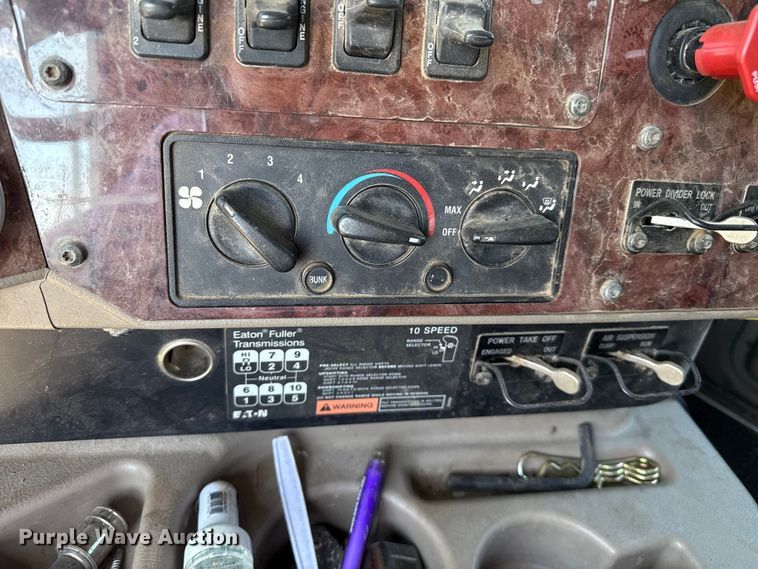 image for item GP9648 2006 International 9400i semi truck