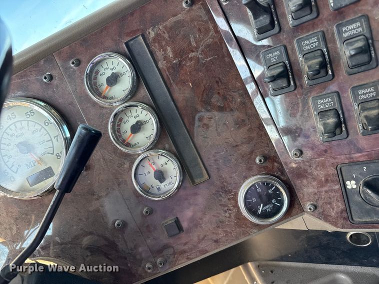 image for item GP9648 2006 International 9400i semi truck