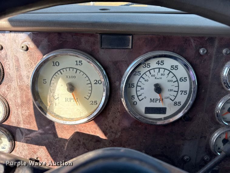 image for item GP9648 2006 International 9400i semi truck