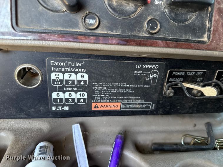 image for item GP9648 2006 International 9400i semi truck