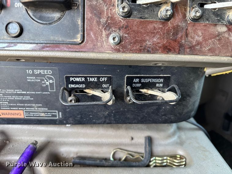 image for item GP9648 2006 International 9400i semi truck