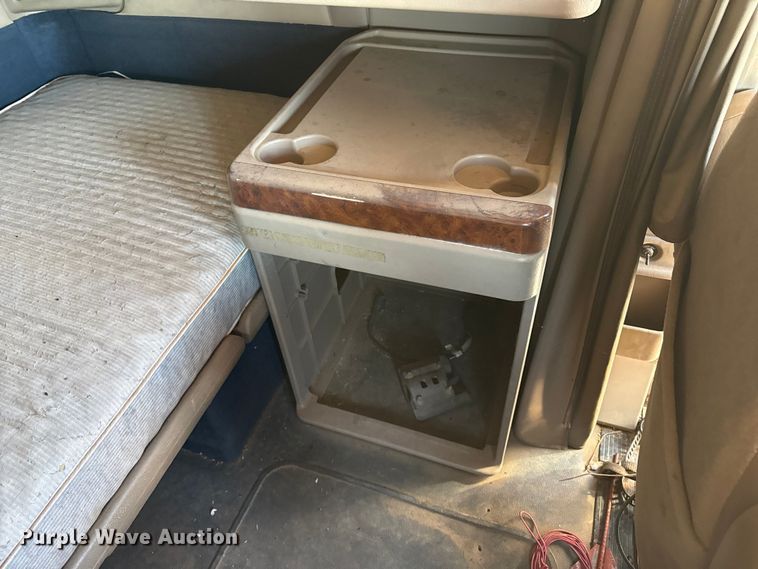 image for item GP9648 2006 International 9400i semi truck