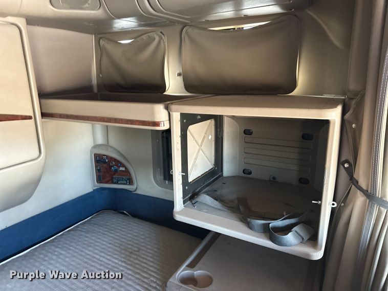 image for item GP9648 2006 International 9400i semi truck