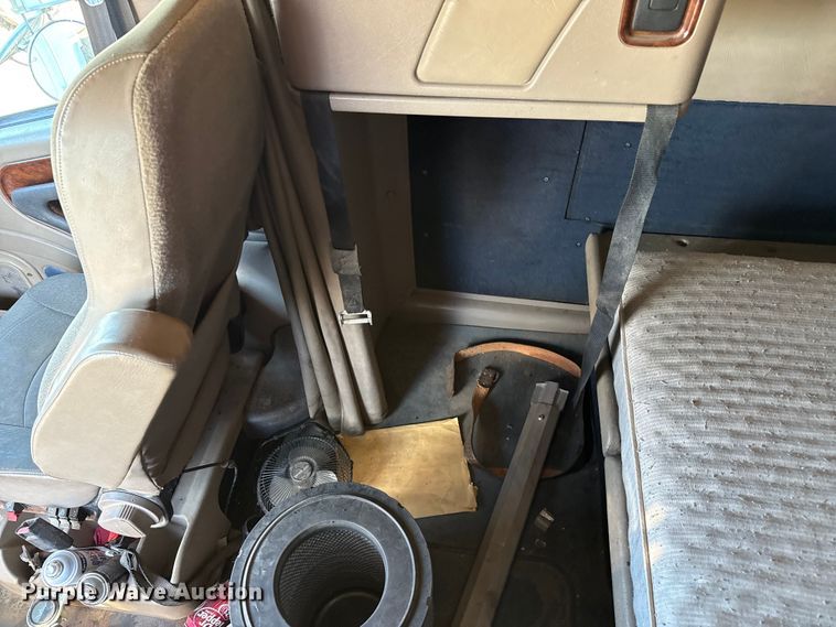 image for item GP9648 2006 International 9400i semi truck