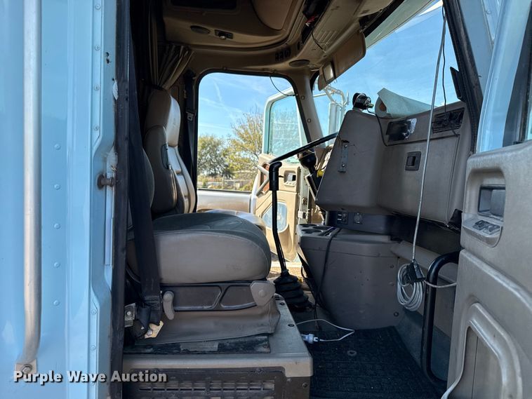 image for item GP9648 2006 International 9400i semi truck