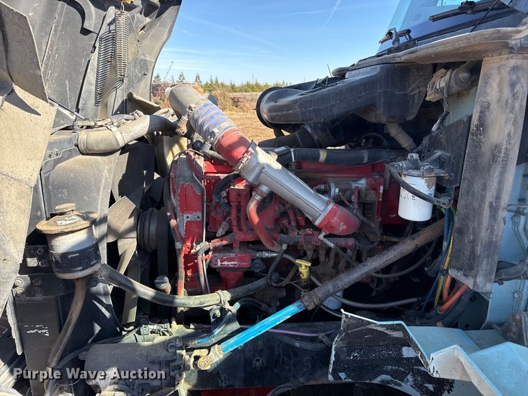 image for item GP9648 2006 International 9400i semi truck