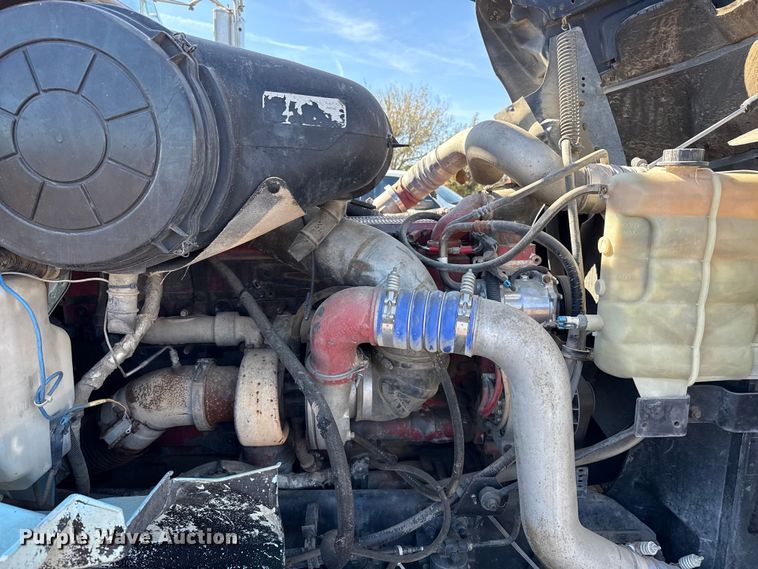 image for item GP9648 2006 International 9400i semi truck