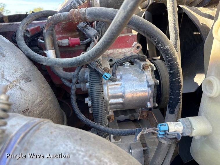 image for item GP9648 2006 International 9400i semi truck