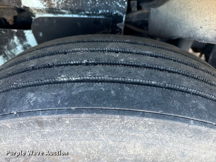 image for item GP9648 2006 International 9400i semi truck