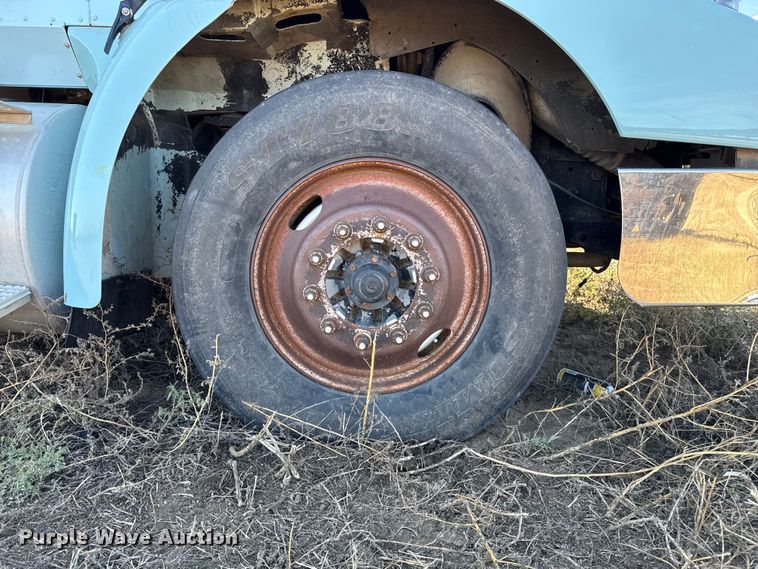 image for item GP9648 2006 International 9400i semi truck