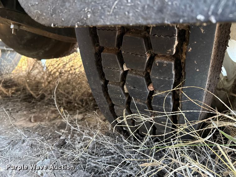 image for item GP9648 2006 International 9400i semi truck