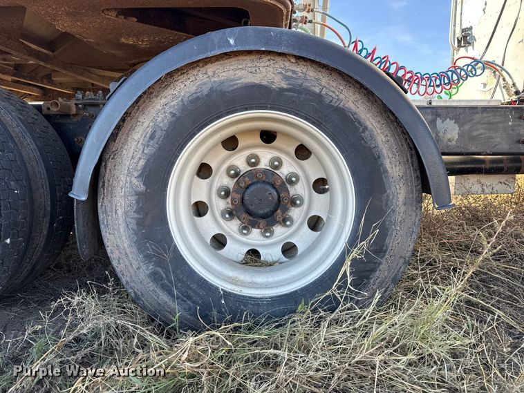 image for item GP9648 2006 International 9400i semi truck