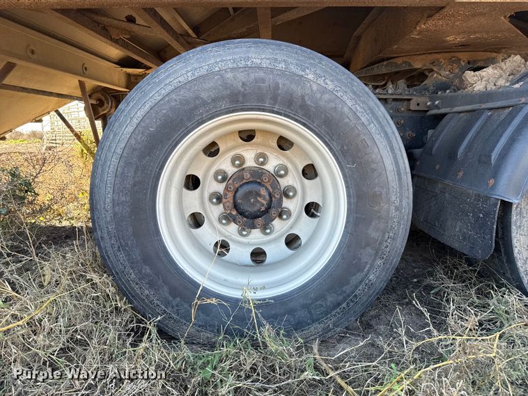 image for item GP9648 2006 International 9400i semi truck