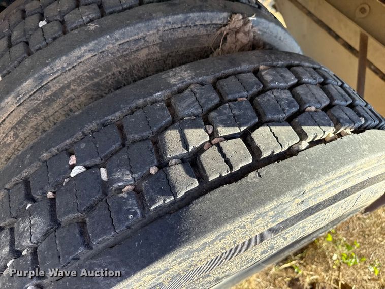 image for item GP9648 2006 International 9400i semi truck