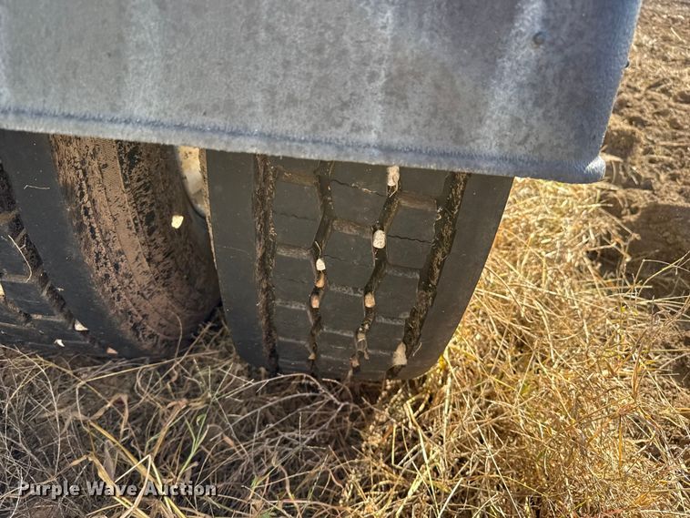 image for item GP9648 2006 International 9400i semi truck