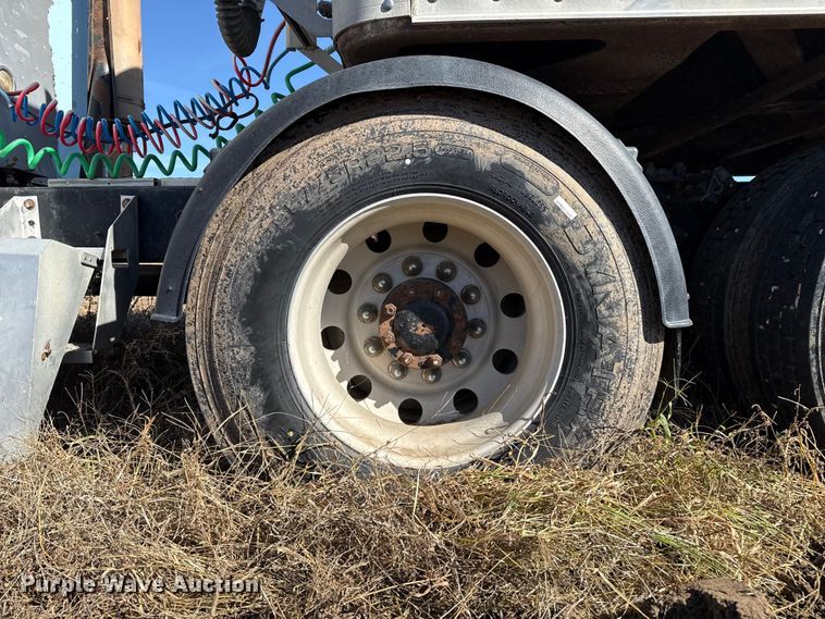 image for item GP9648 2006 International 9400i semi truck