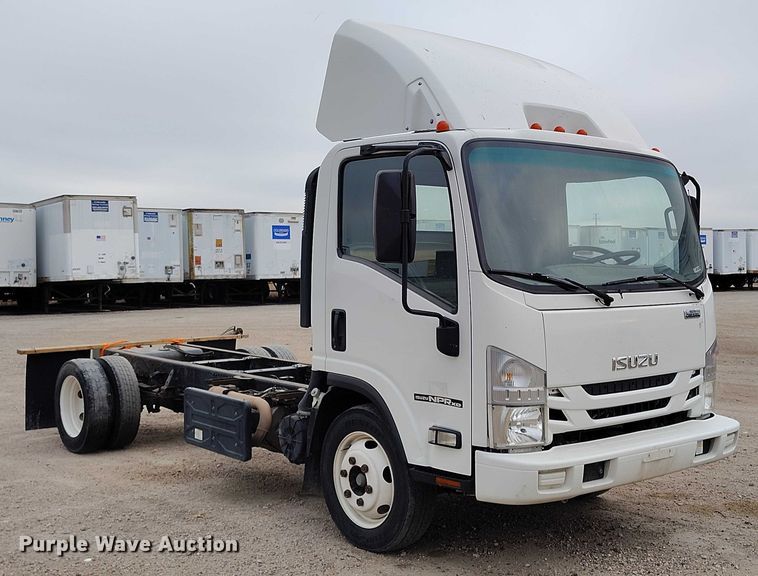 image for item IH9347 2016 Isuzu NPR-XD truck cab and chassis