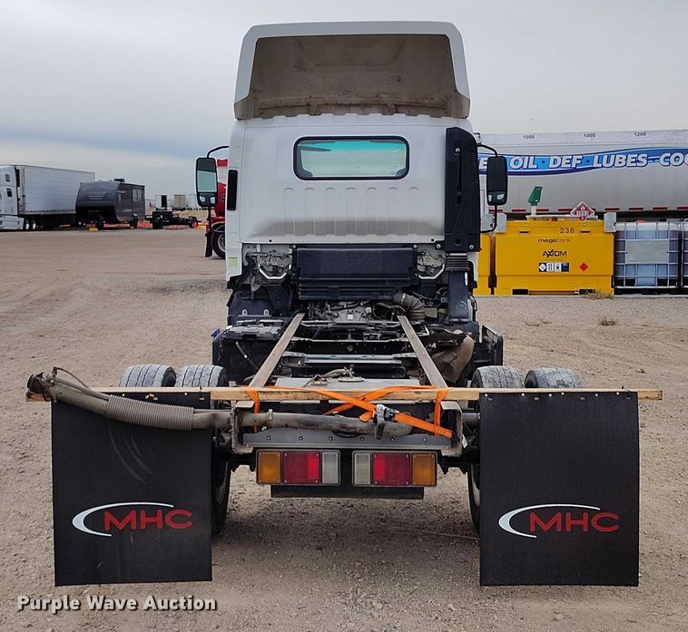 image for item IH9347 2016 Isuzu NPR-XD truck cab and chassis