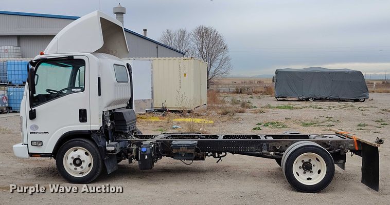 image for item IH9347 2016 Isuzu NPR-XD truck cab and chassis