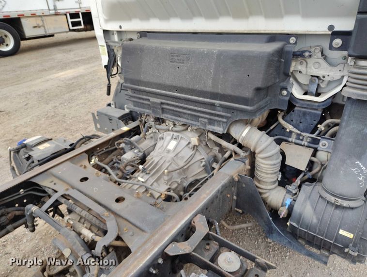 image for item IH9347 2016 Isuzu NPR-XD truck cab and chassis