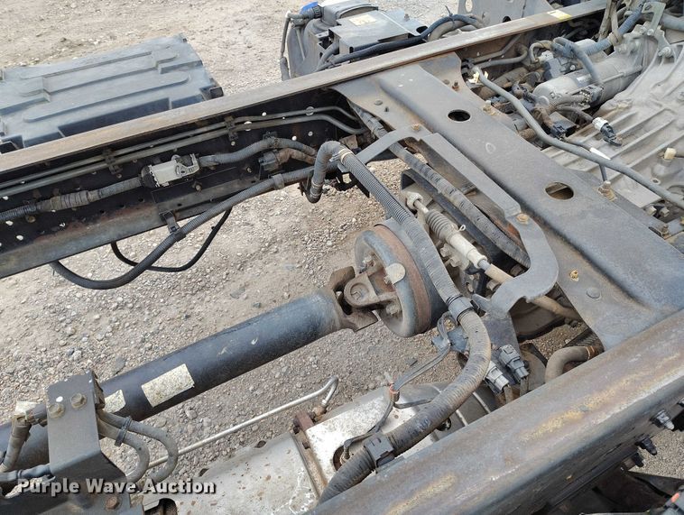 image for item IH9347 2016 Isuzu NPR-XD truck cab and chassis