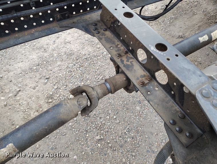 image for item IH9347 2016 Isuzu NPR-XD truck cab and chassis