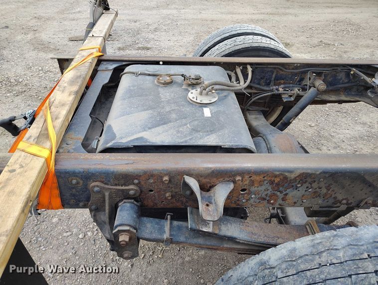 image for item IH9347 2016 Isuzu NPR-XD truck cab and chassis