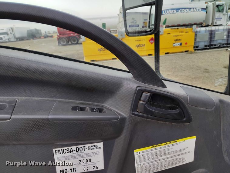 image for item IH9347 2016 Isuzu NPR-XD truck cab and chassis