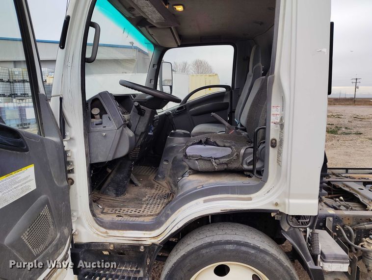 image for item IH9347 2016 Isuzu NPR-XD truck cab and chassis