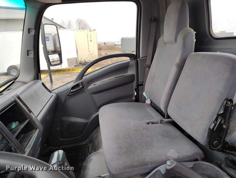 image for item IH9347 2016 Isuzu NPR-XD truck cab and chassis