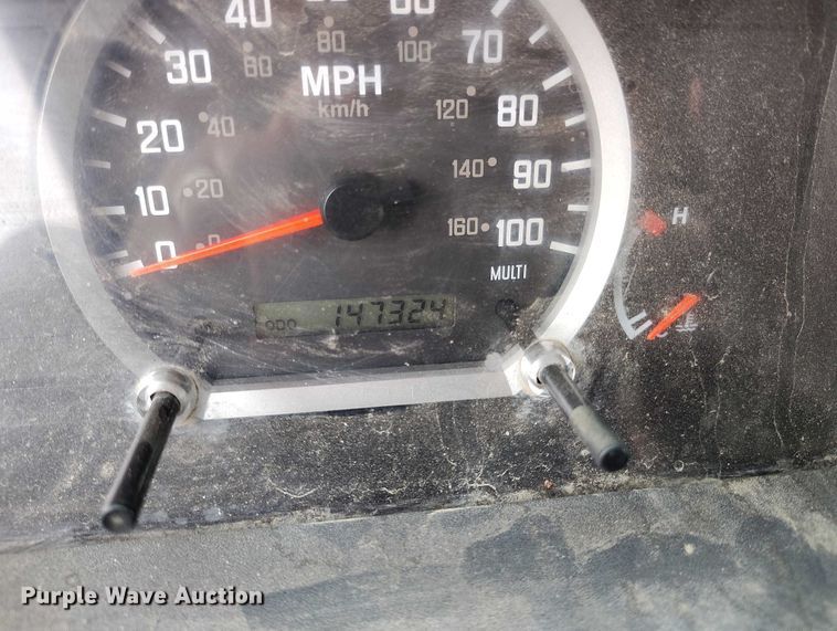 image for item IH9347 2016 Isuzu NPR-XD truck cab and chassis