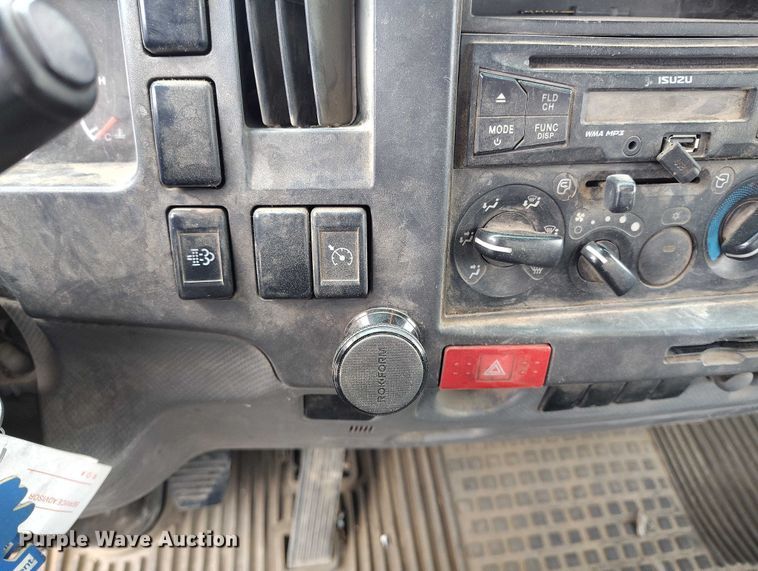 image for item IH9347 2016 Isuzu NPR-XD truck cab and chassis