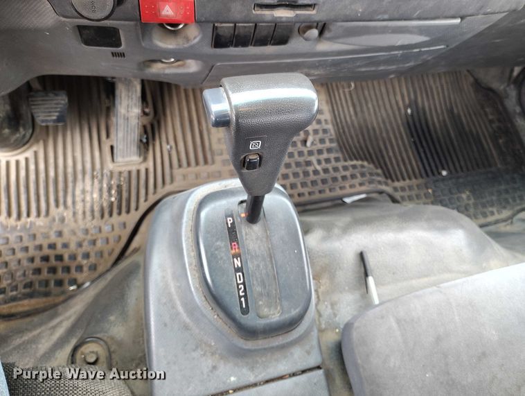 image for item IH9347 2016 Isuzu NPR-XD truck cab and chassis