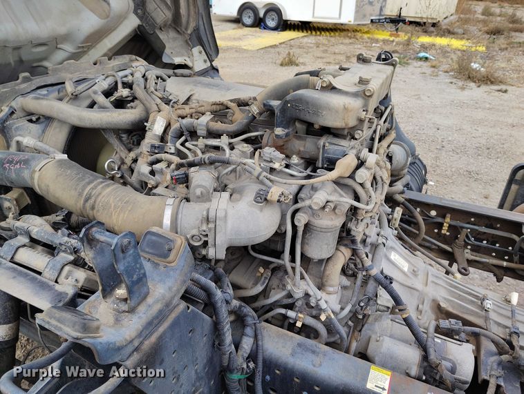 image for item IH9347 2016 Isuzu NPR-XD truck cab and chassis