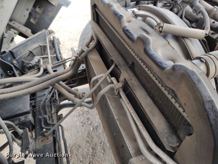 image for item IH9347 2016 Isuzu NPR-XD truck cab and chassis