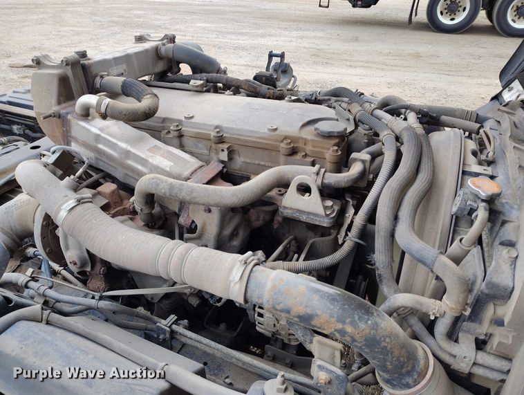 image for item IH9347 2016 Isuzu NPR-XD truck cab and chassis