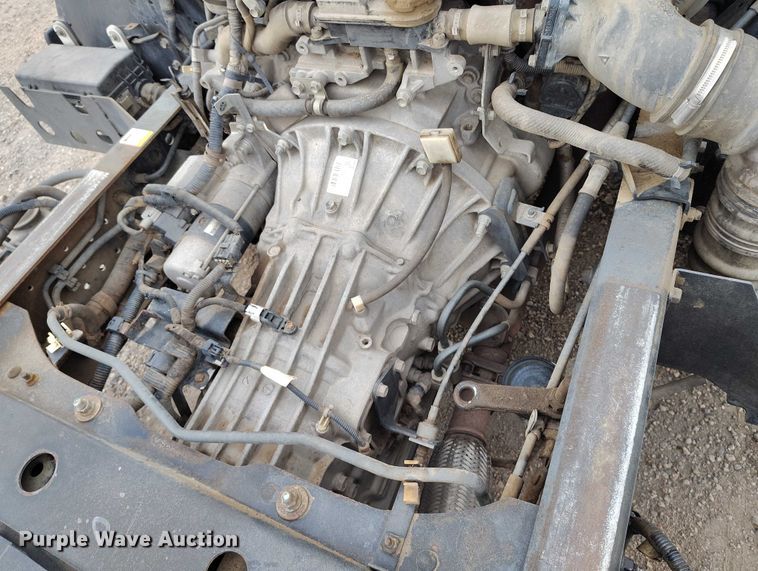 image for item IH9347 2016 Isuzu NPR-XD truck cab and chassis