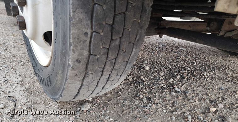 image for item IH9347 2016 Isuzu NPR-XD truck cab and chassis