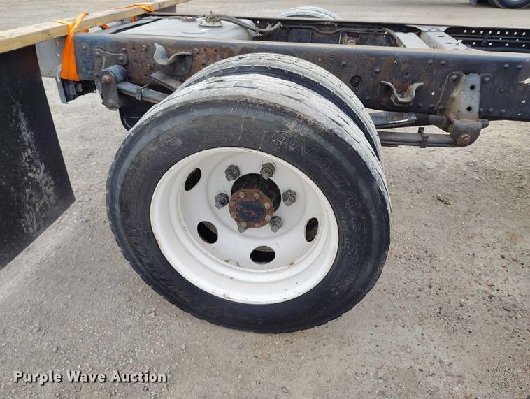 image for item IH9347 2016 Isuzu NPR-XD truck cab and chassis