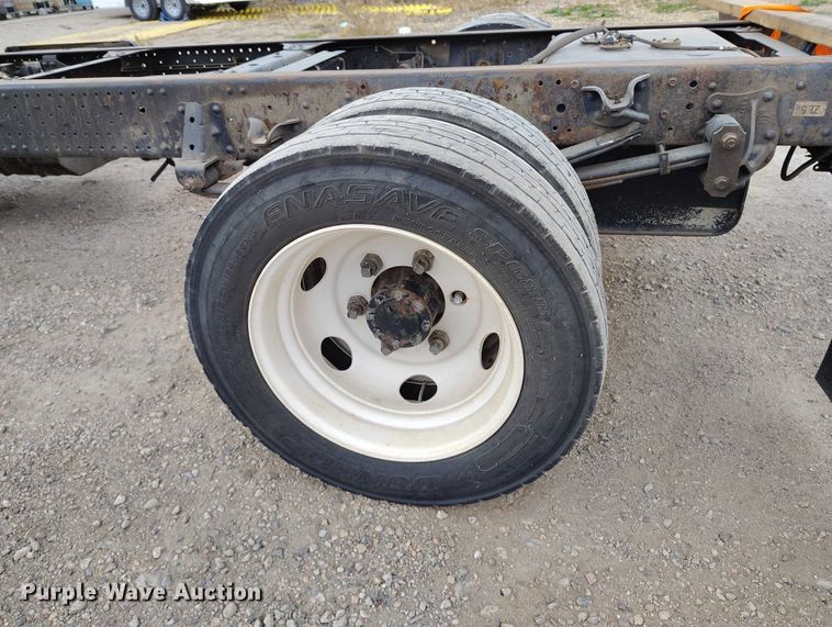 image for item IH9347 2016 Isuzu NPR-XD truck cab and chassis