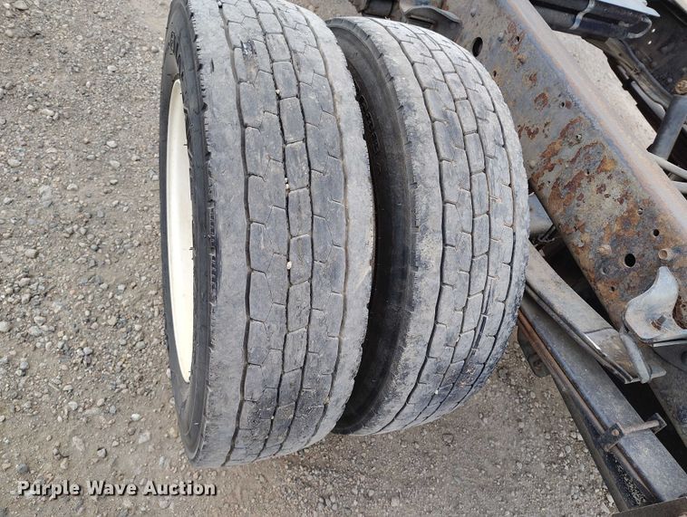 image for item IH9347 2016 Isuzu NPR-XD truck cab and chassis