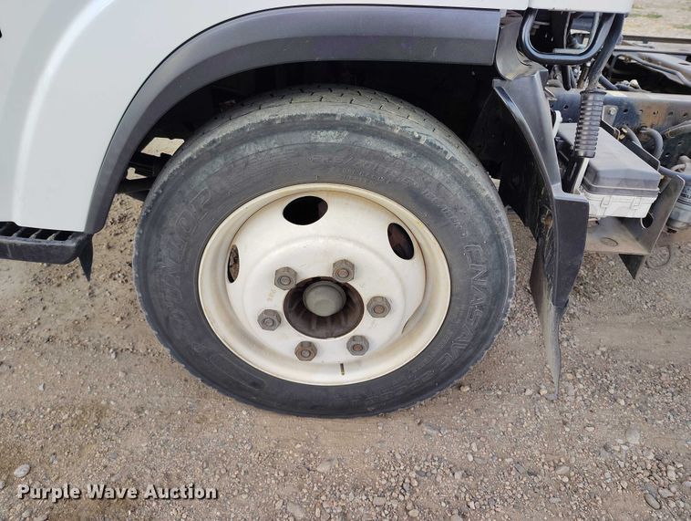 image for item IH9347 2016 Isuzu NPR-XD truck cab and chassis