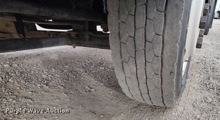 image for item IH9347 2016 Isuzu NPR-XD truck cab and chassis