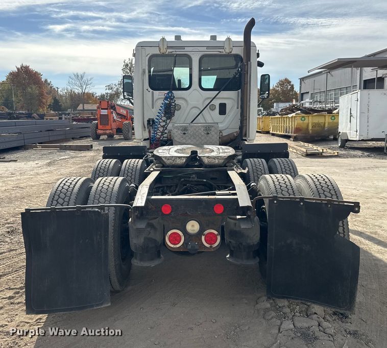 image for item NA9892 2013 Freightliner Cascadia 125 semi truck