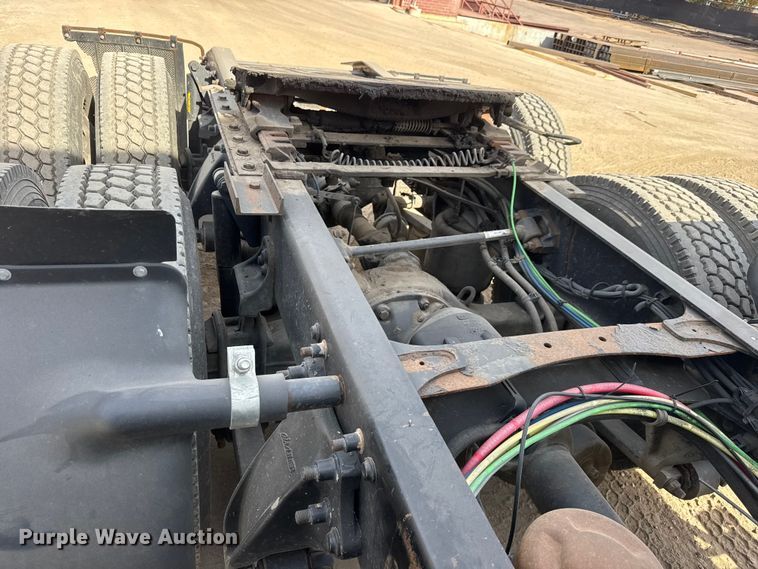 image for item NA9892 2013 Freightliner Cascadia 125 semi truck