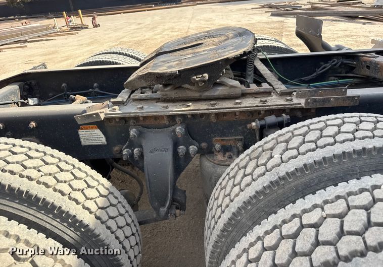 image for item NA9892 2013 Freightliner Cascadia 125 semi truck