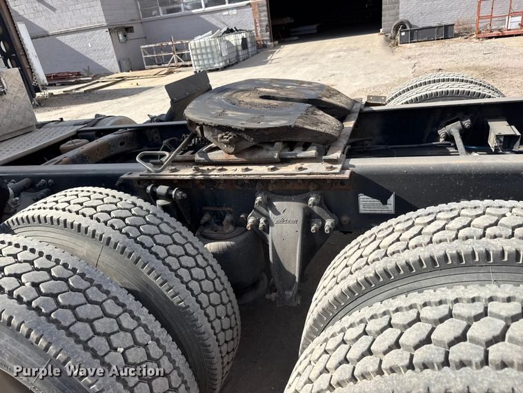 image for item NA9892 2013 Freightliner Cascadia 125 semi truck