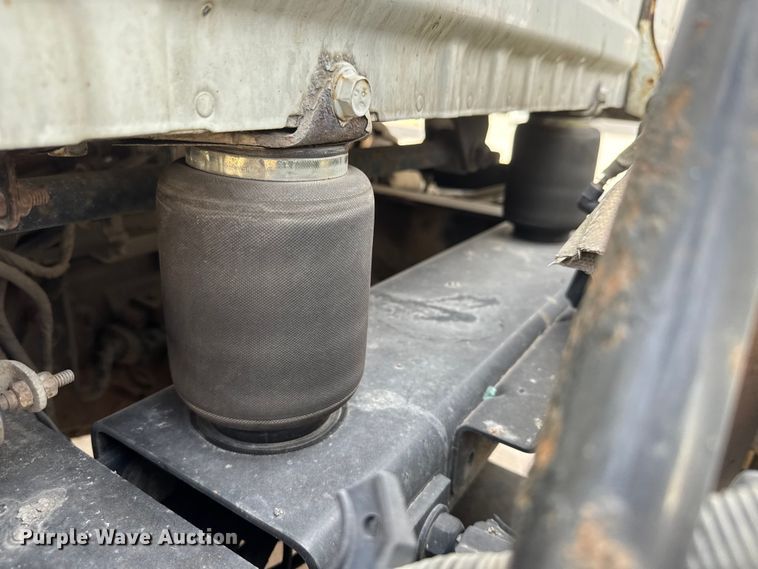 image for item NA9892 2013 Freightliner Cascadia 125 semi truck