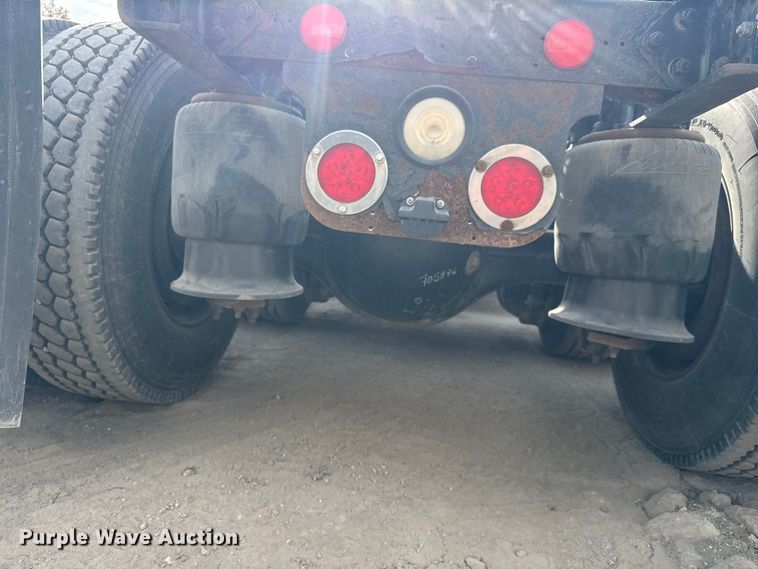 image for item NA9892 2013 Freightliner Cascadia 125 semi truck