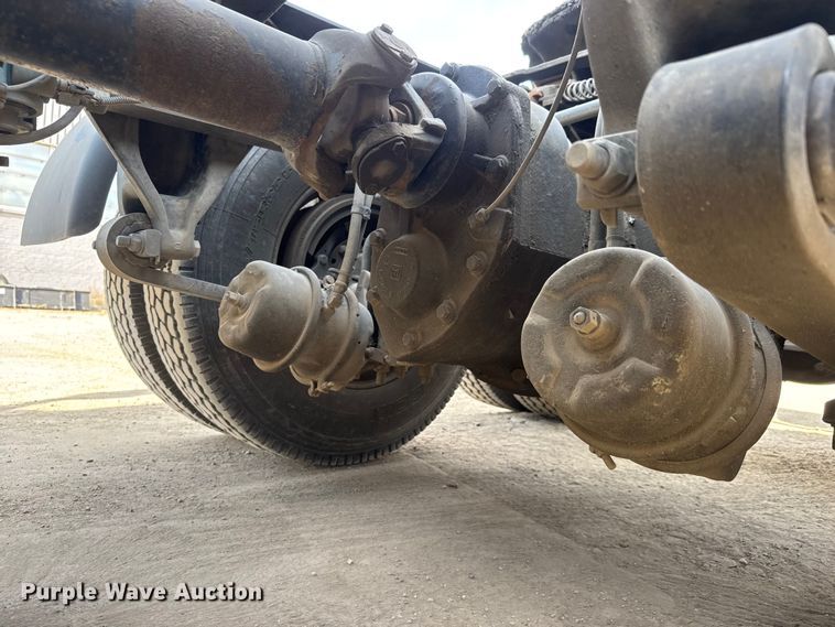 image for item NA9892 2013 Freightliner Cascadia 125 semi truck